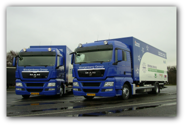 Twee van de nieuwe vrachtwagens